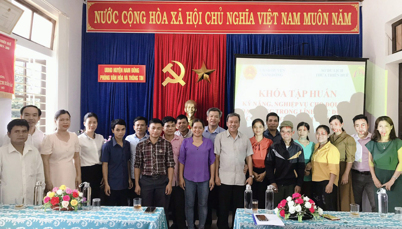 Tập huấn kỹ năng làm du lịch cho người dân ở Nam Đông