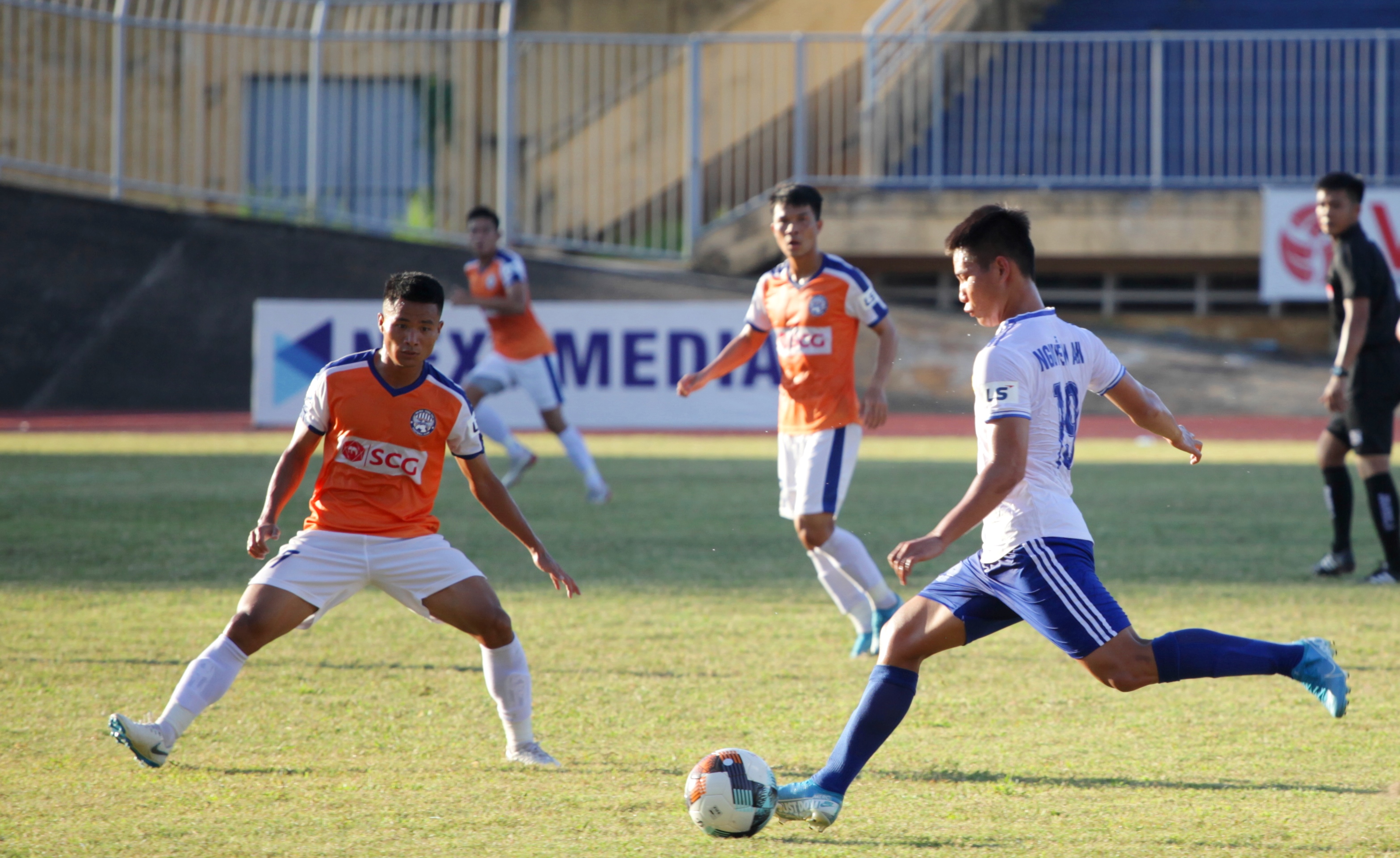 CLB Bóng đá Huế thất bại ở trận ra quân