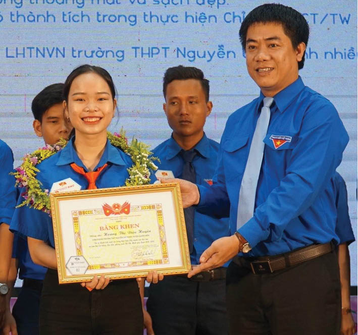 Cô học sinh năng động