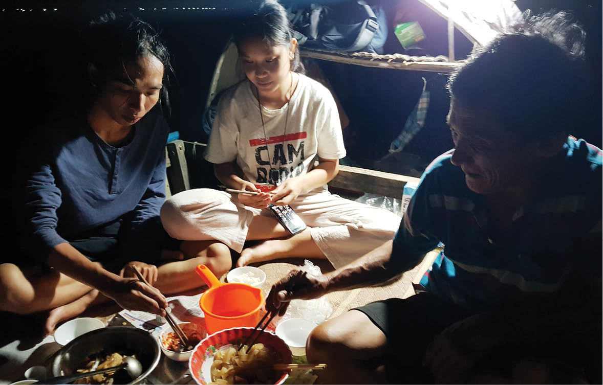 Đêm giữa phá Tam Giang