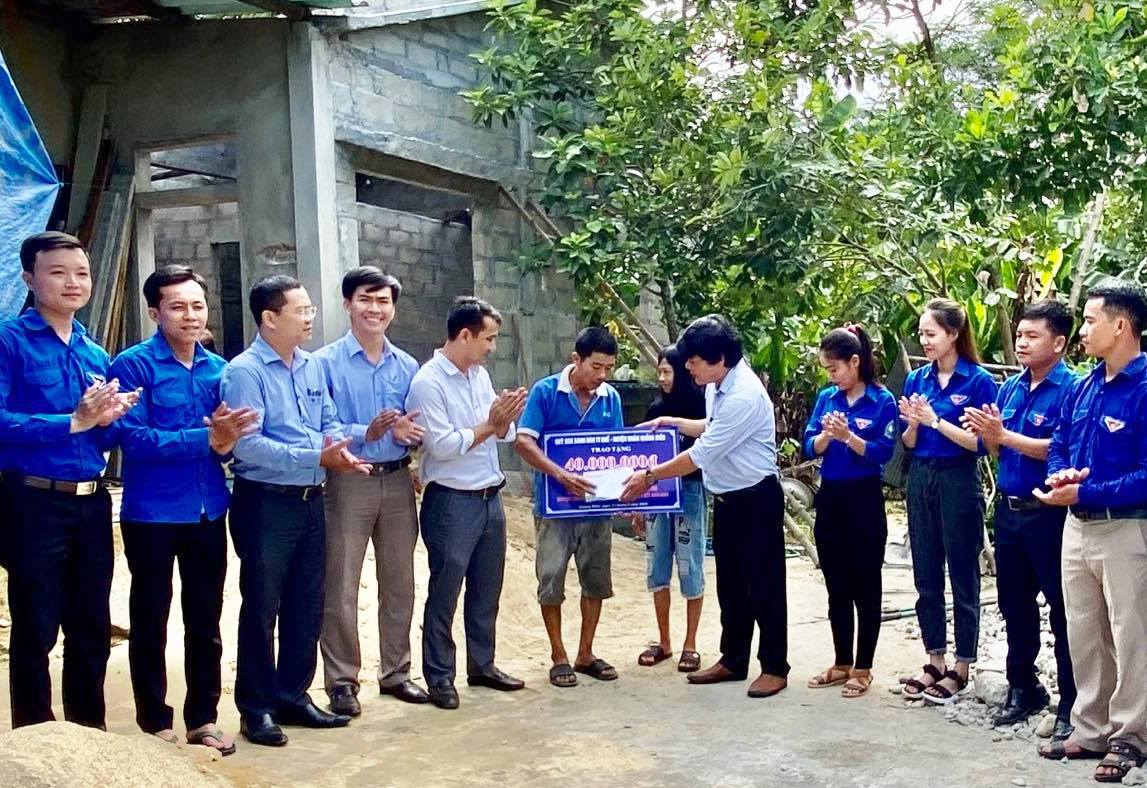 Quỹ Sen Xanh hỗ trợ 40 triệu đồng sửa nhà cho gia đình khó khăn