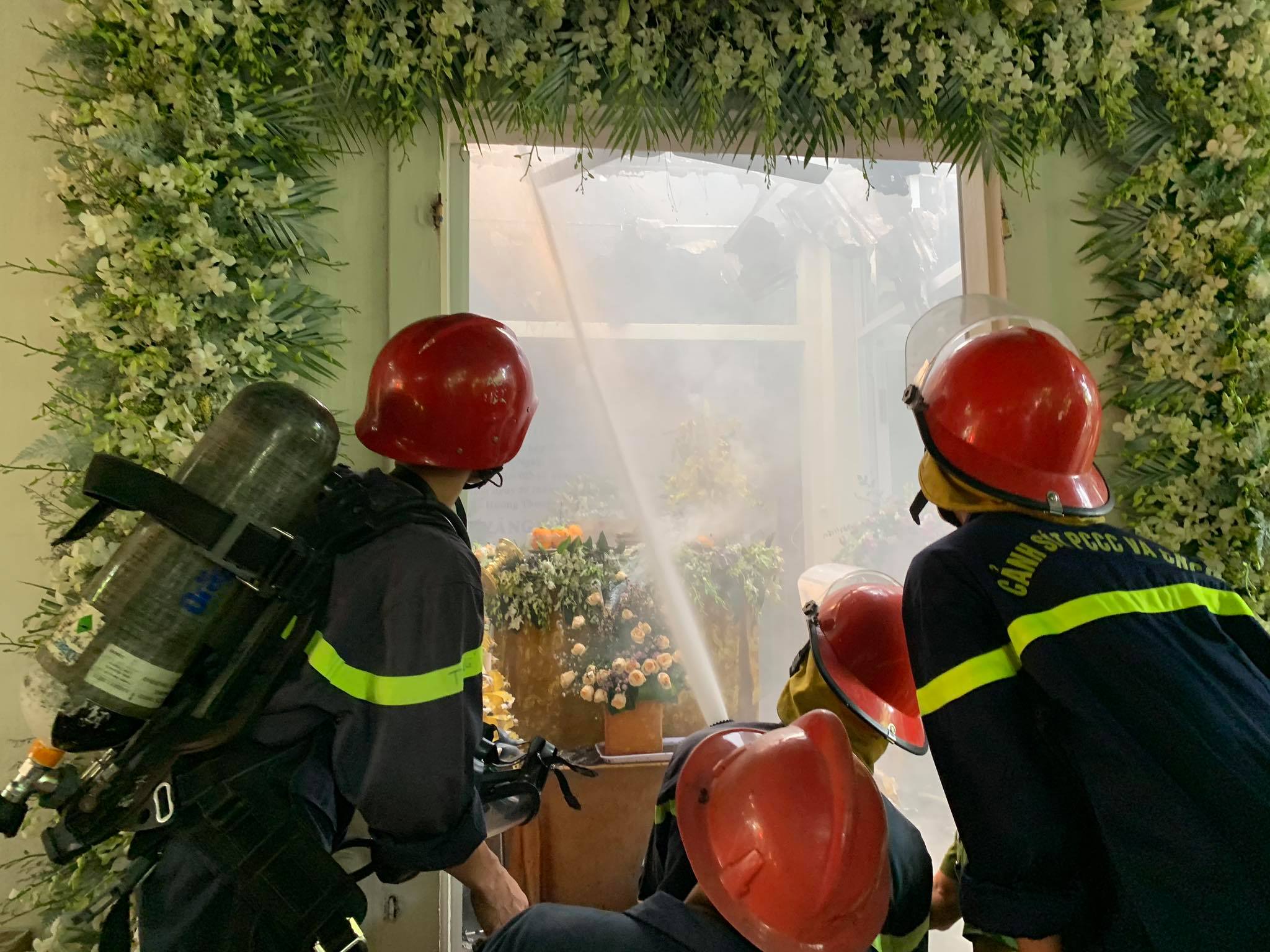 Cháy nhà khi đang tổ chức đám tang