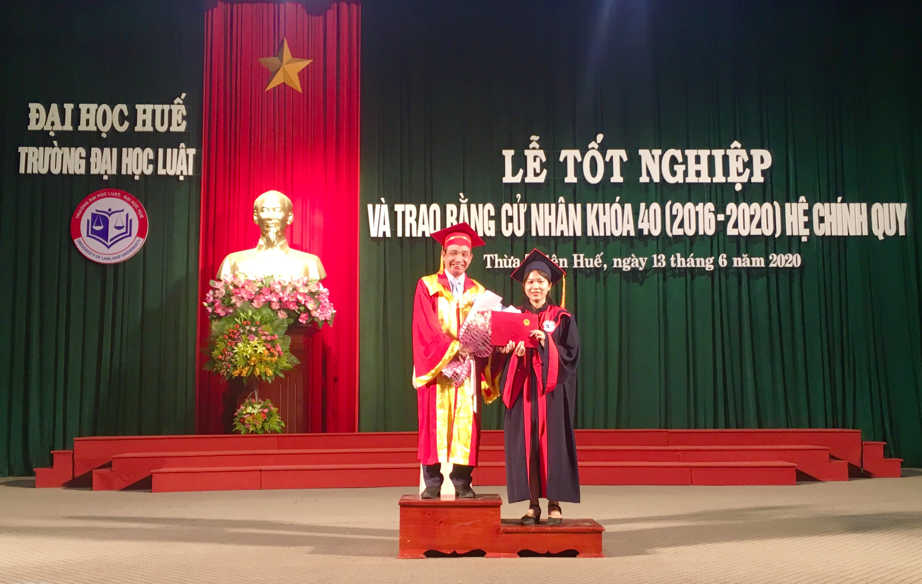 Trường ĐH Luật trao bằng cho hơn 600 tân cử nhân