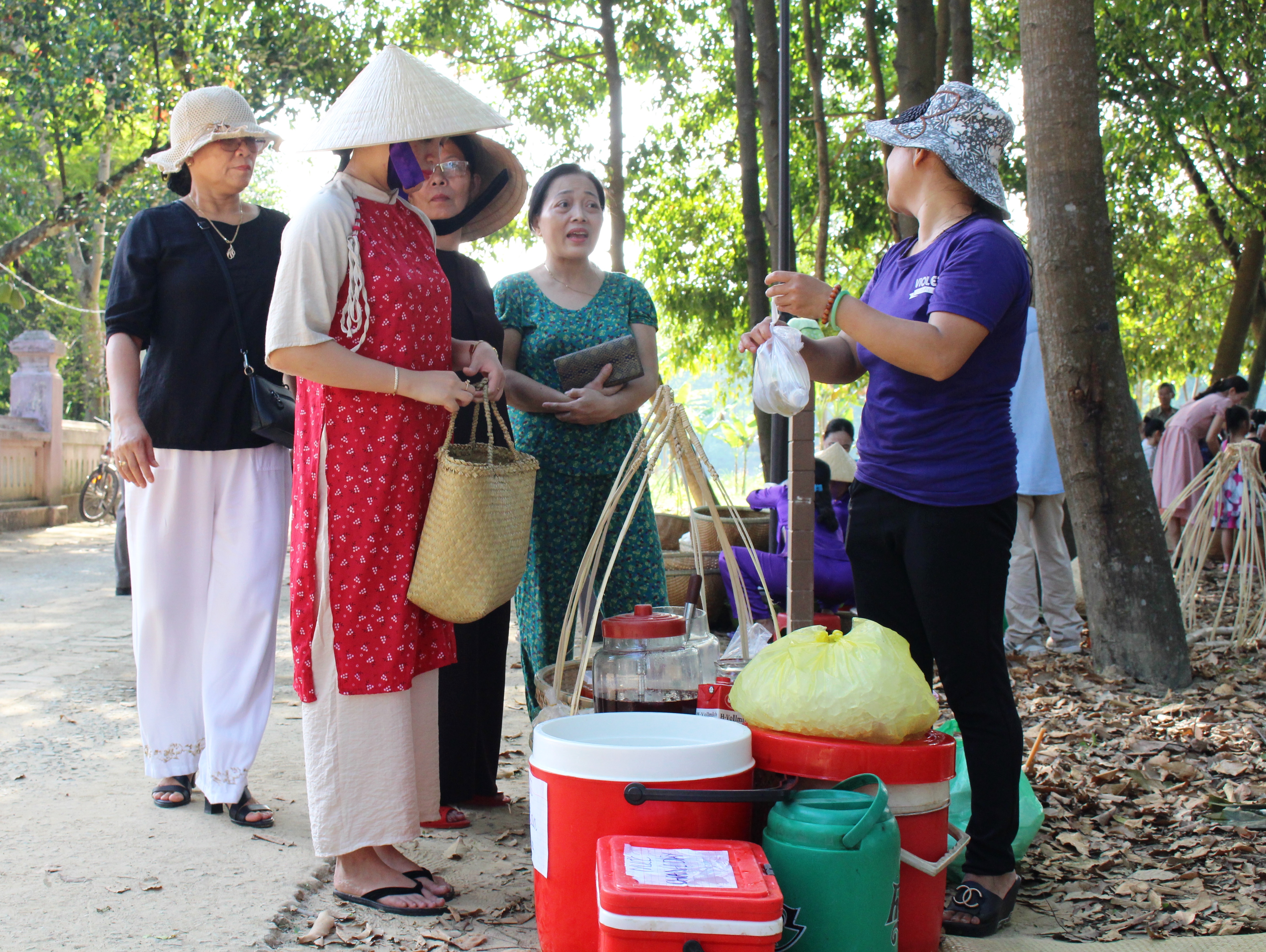 Đặc sắc chợ quê hương xưa làng cổ Phước Tích