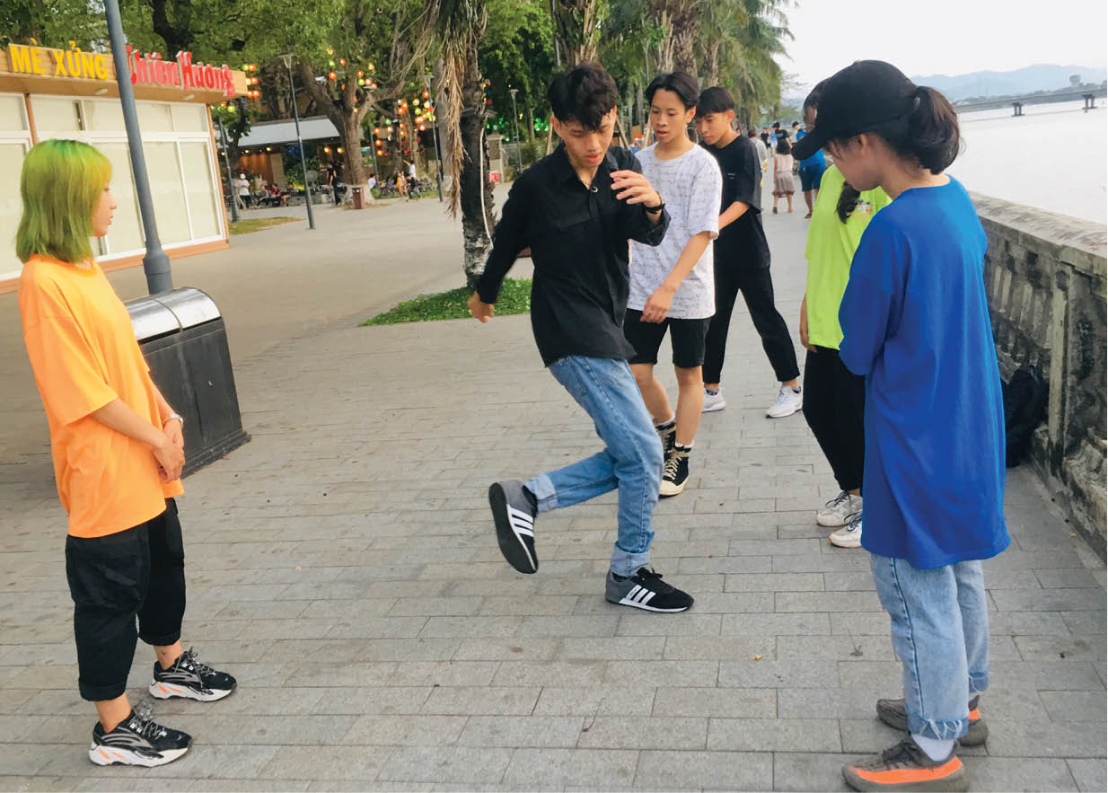 Eye-catching with Shuffle dance