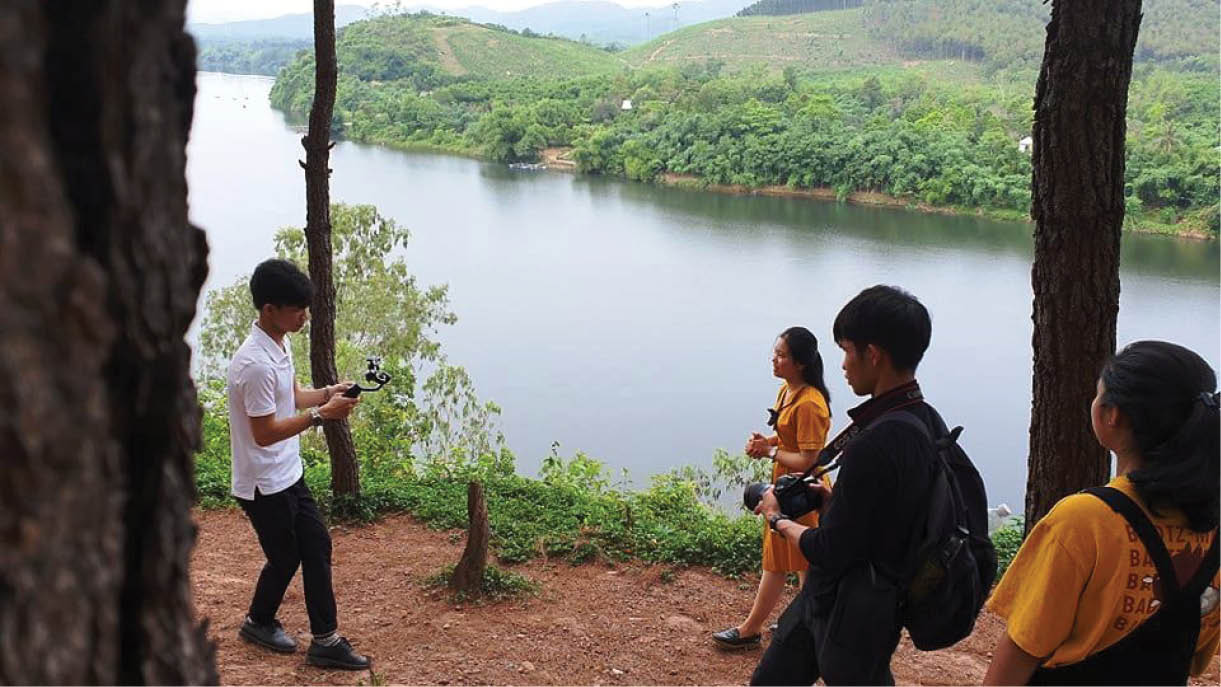 Bạn trẻ Huế làm dự án quảng bá du lịch