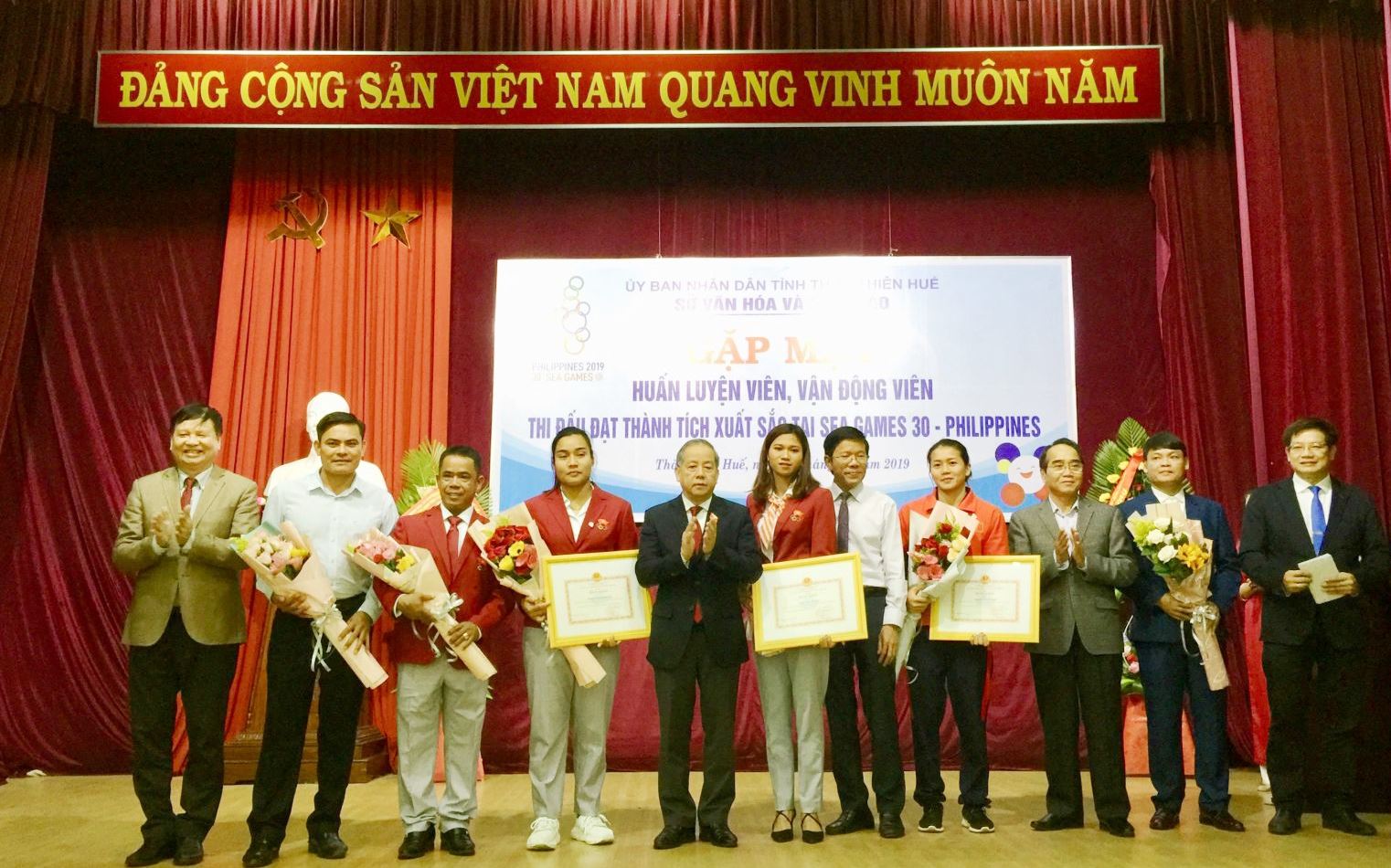 Xét tuyển đặc cách 6 HLV, VĐV vào biên chế