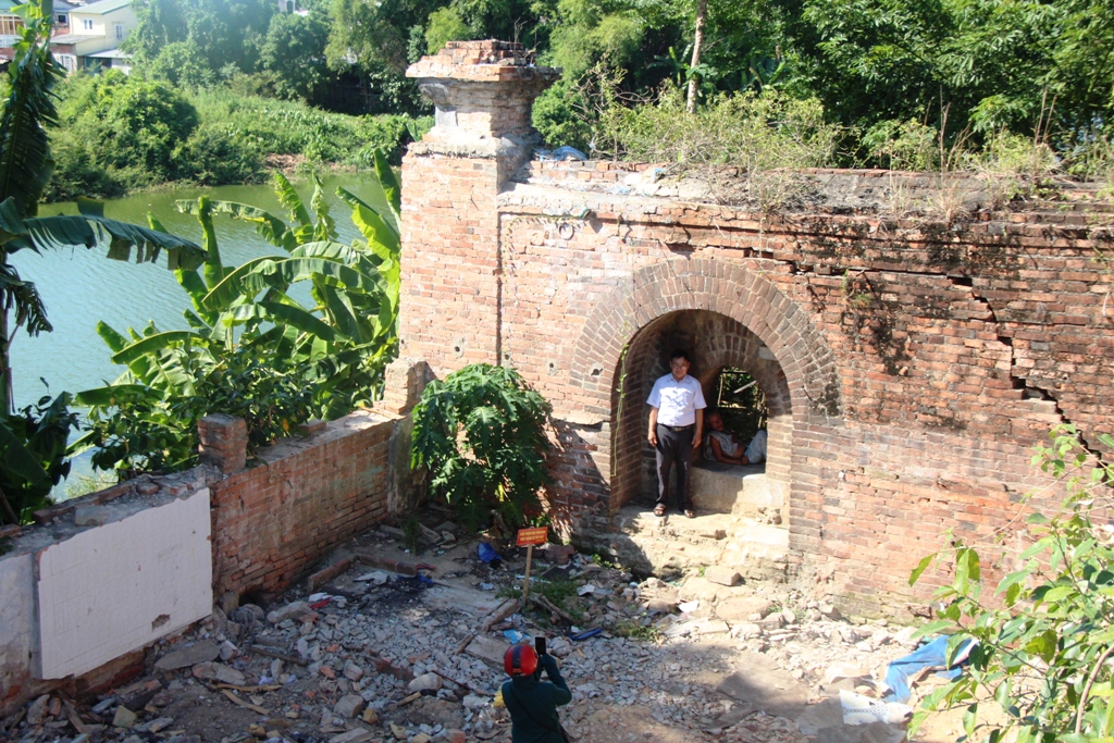 Exposing two unique gates on Thuong Thanh