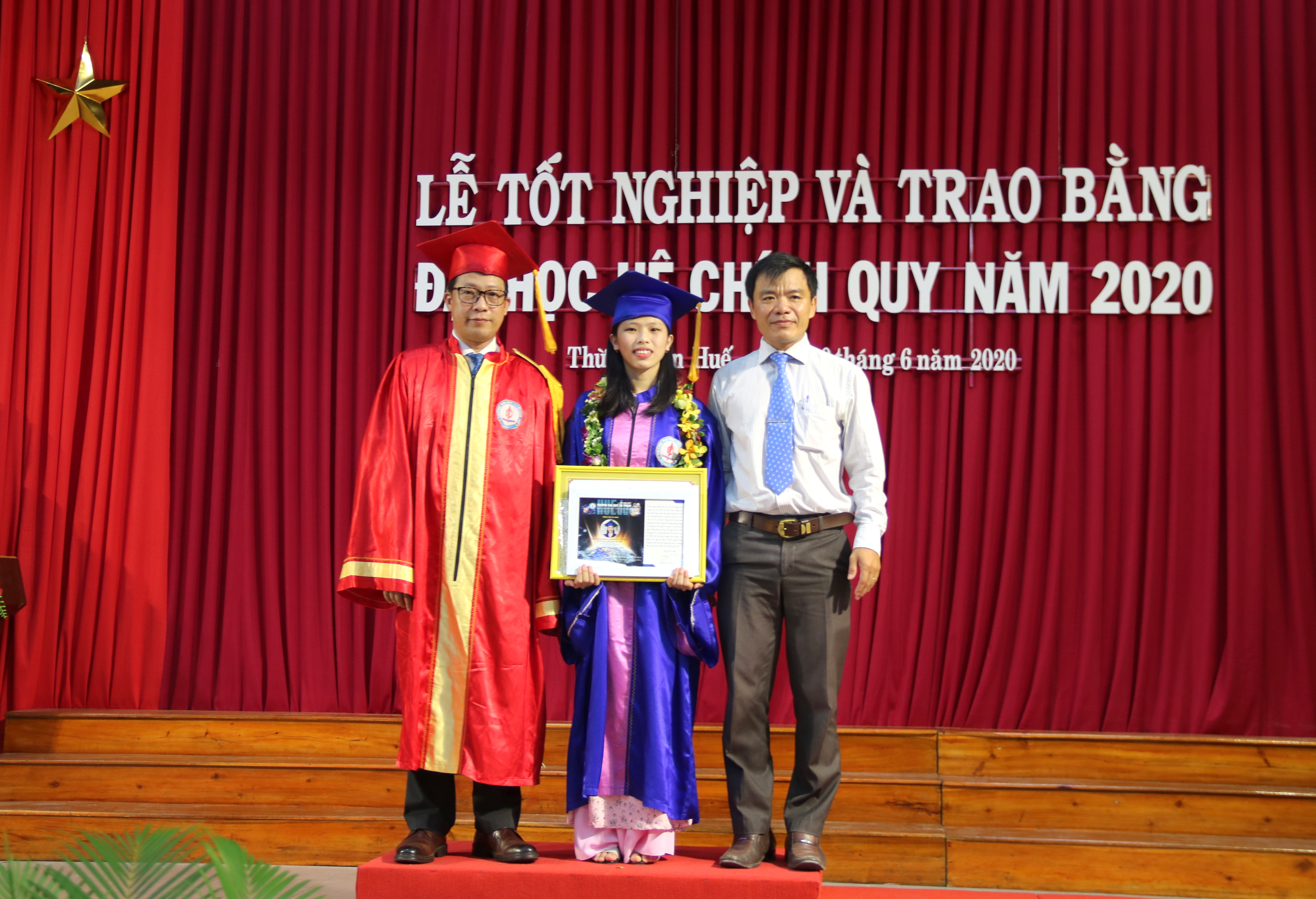 97,8 sinh viên Trường ĐH Sư phạm tốt nghiệp loại khá trở lên