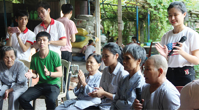 Đem nụ cười đến nhà dưỡng lão