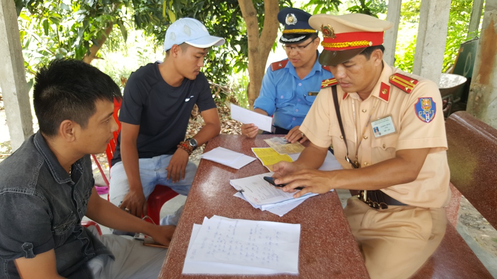 Tiếp tục kiểm tra, xử lý xe ké , xe khách trá hình