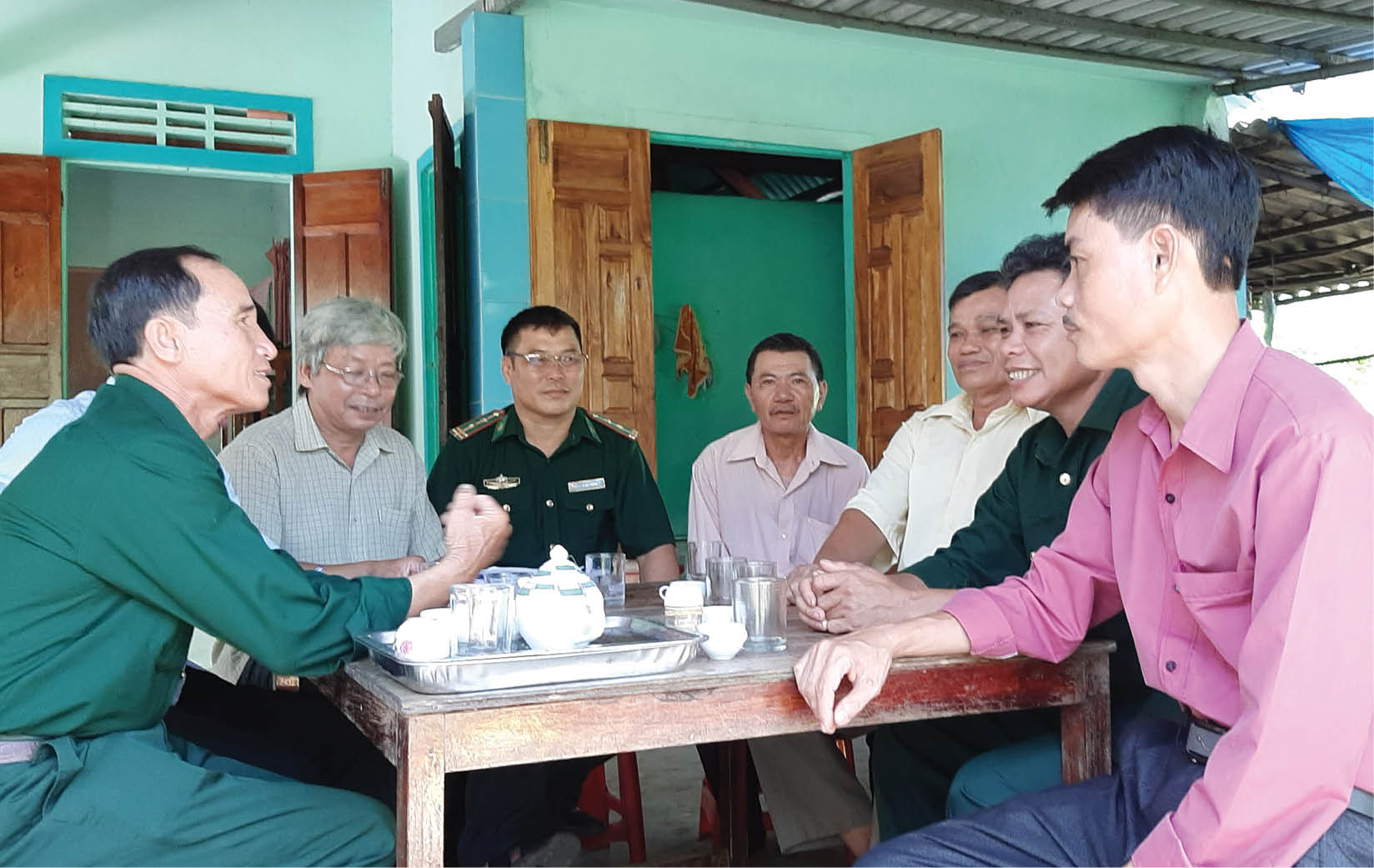 Giúp dân tìm hướng thoát nghèo