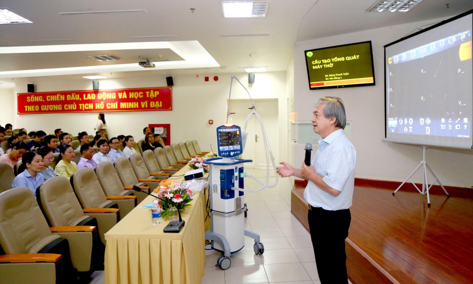 Tập huấn về kỹ năng sử dụng máy thở trong điều trị