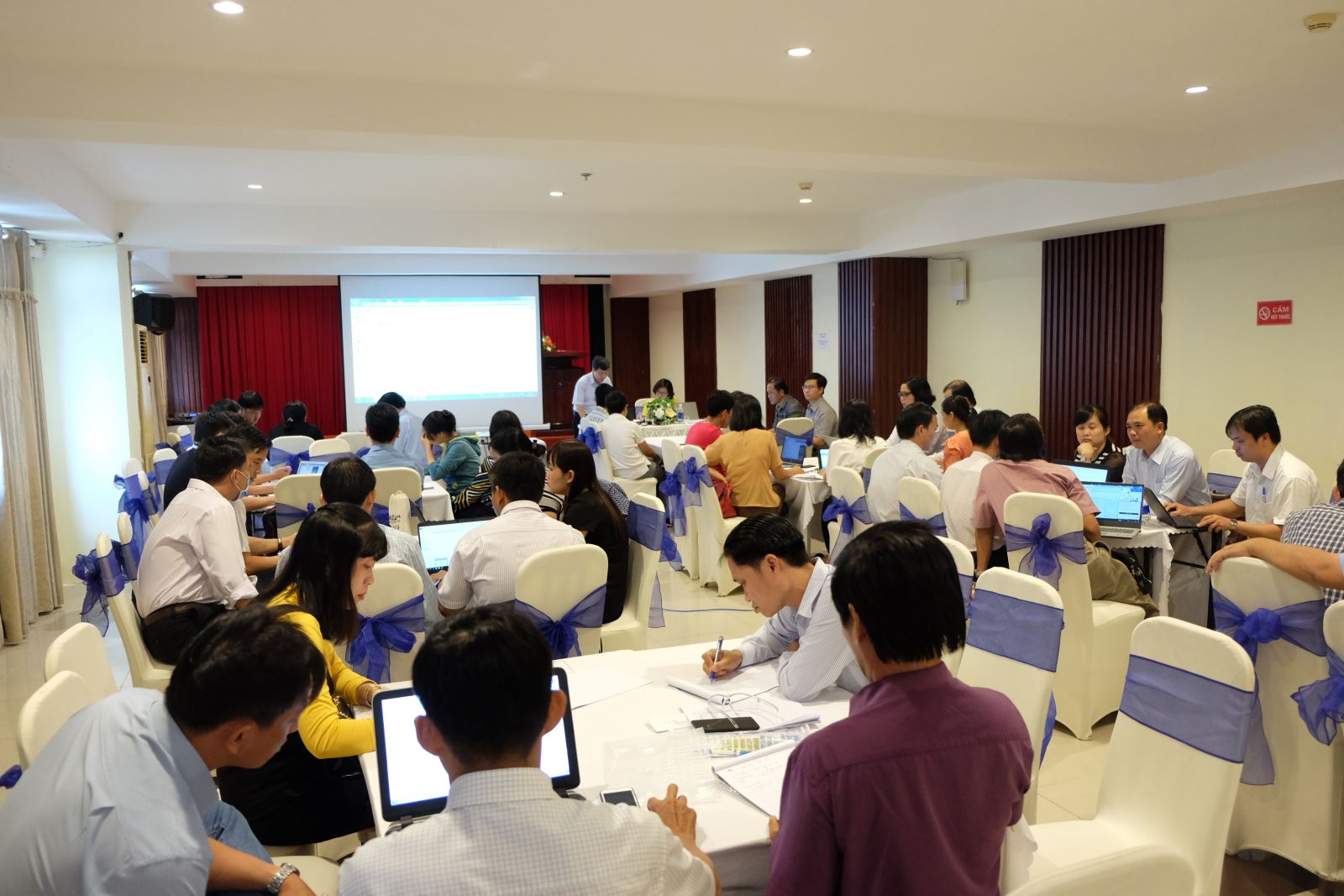 Chương trình là pháp lệnh, sách giáo khoa chỉ là lựa chọn