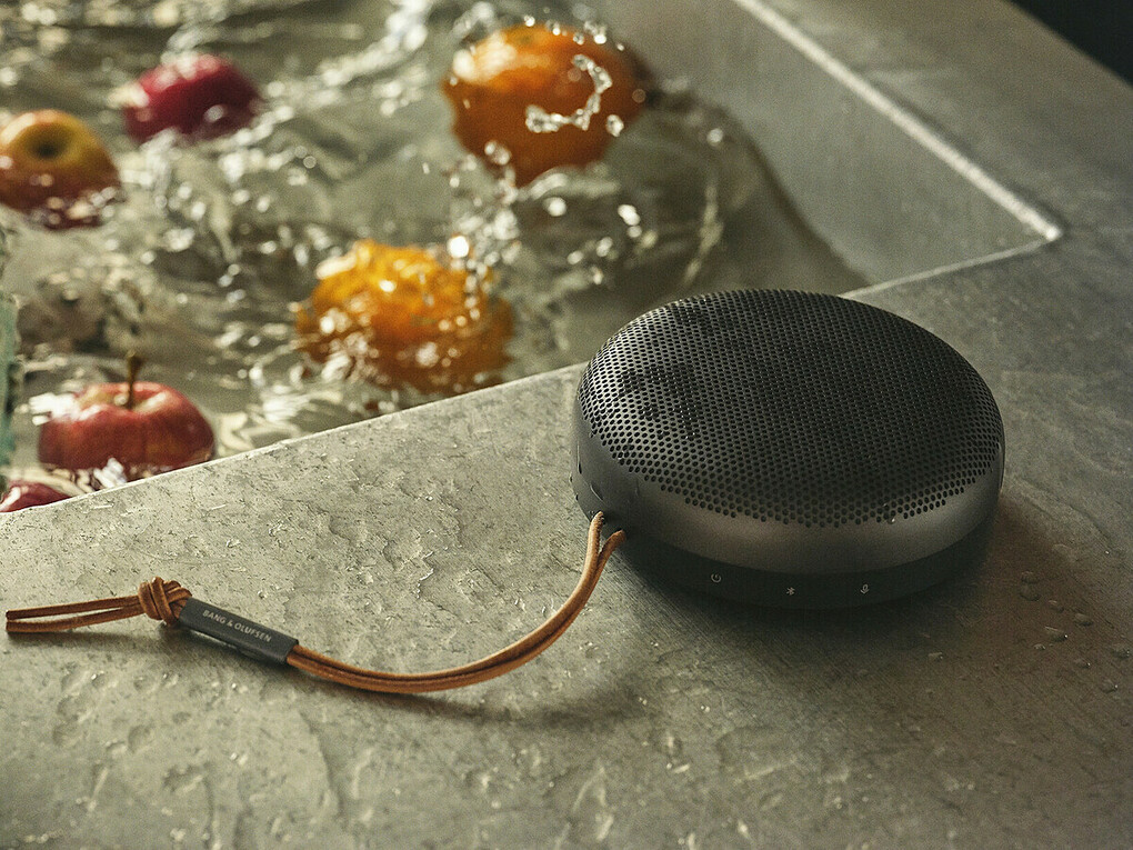 Loa di động đầu tiên thế giới tích hợp trợ lý ảo