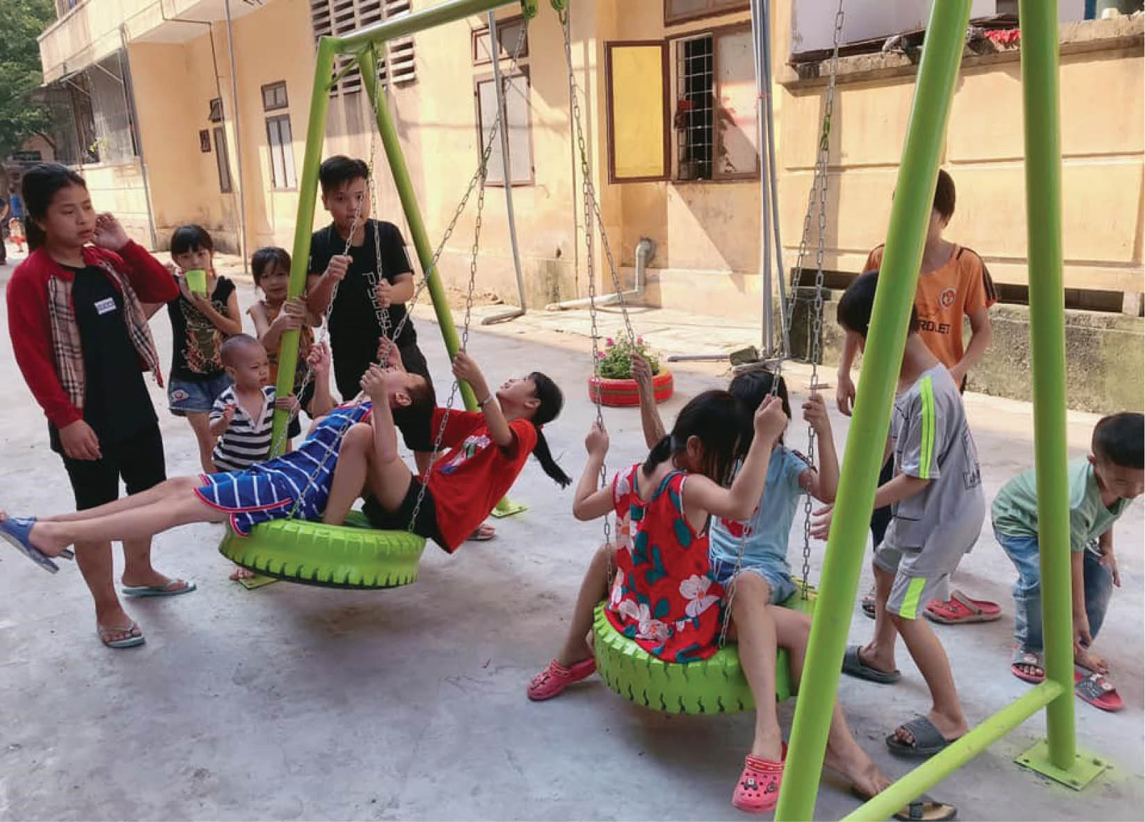 Hành động vì phụ nữ và trẻ em