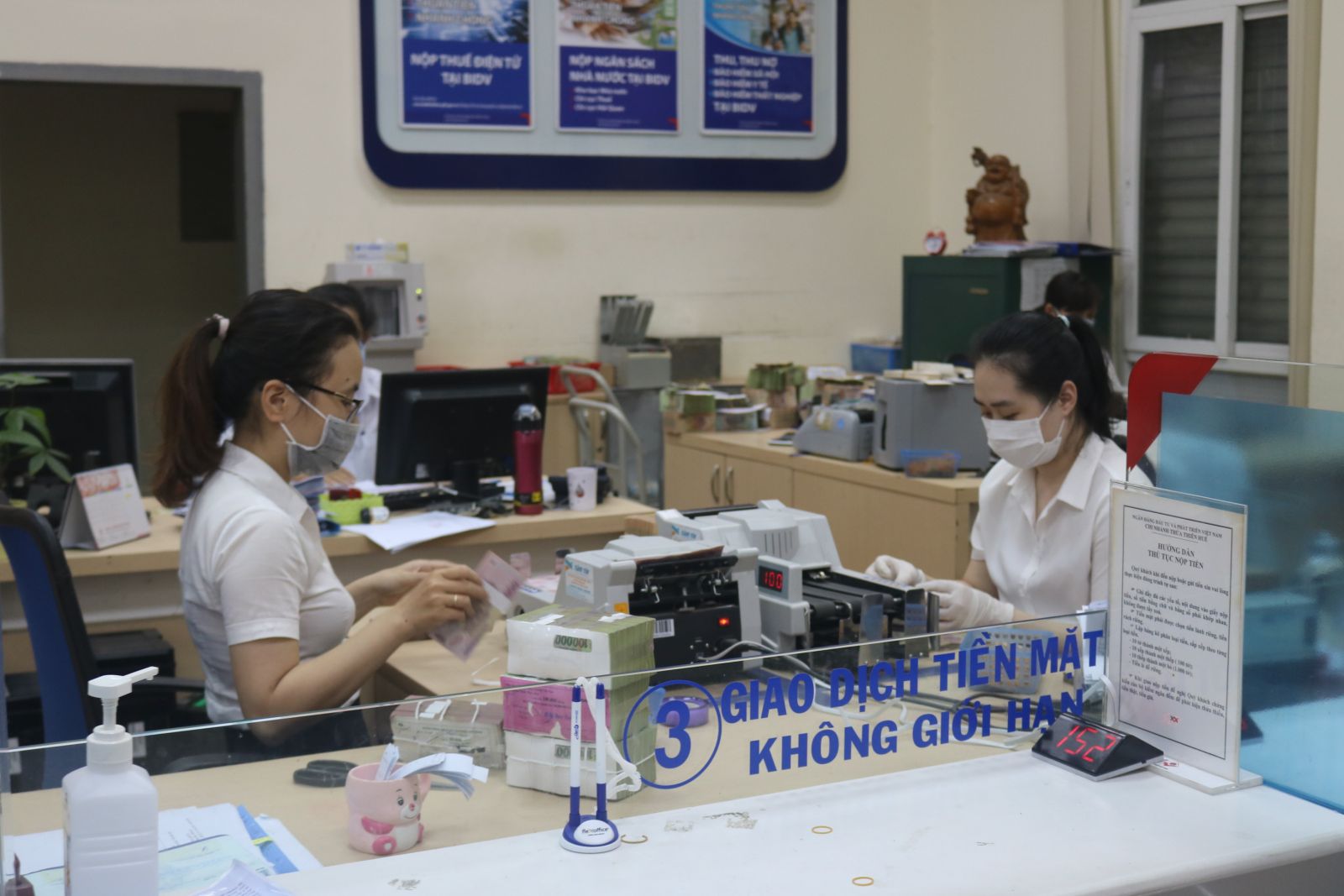 21 24 chi nhánh ngân hàng hỗ trợ khách hàng gặp khó khăn