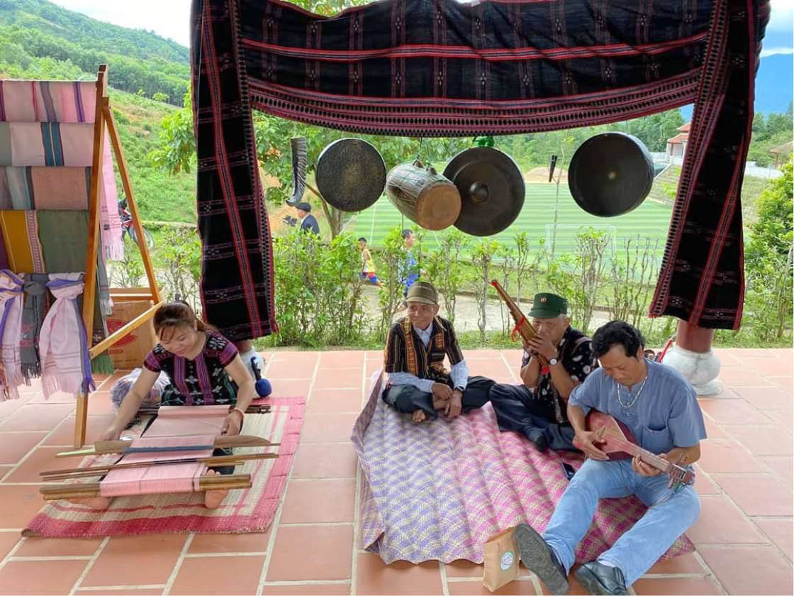 A Luoi district turns the highland fair into a unique tourism product
