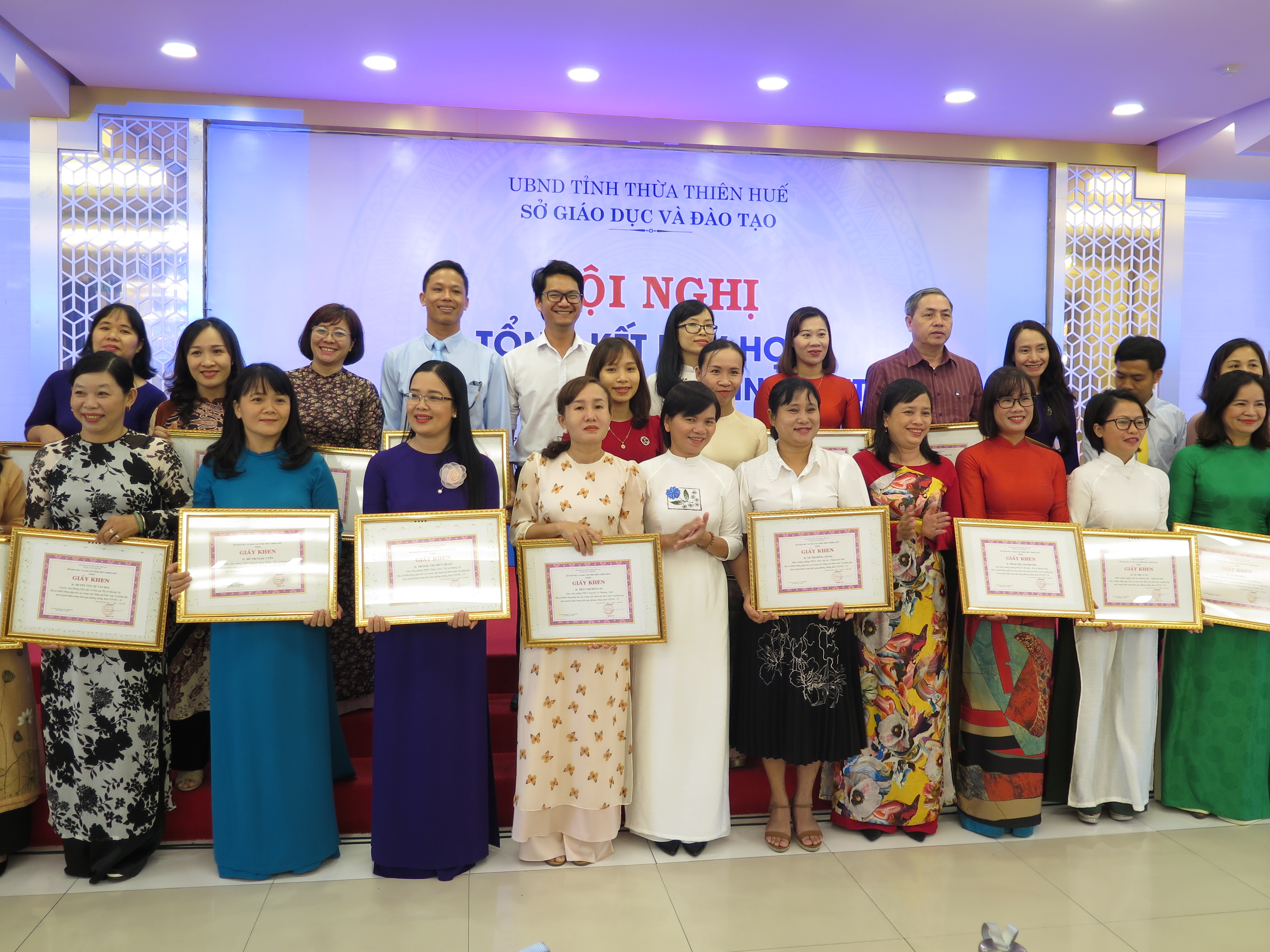 Xây dựng kho dữ liệu kiến thức cho học sinh trên sóng truyền hình