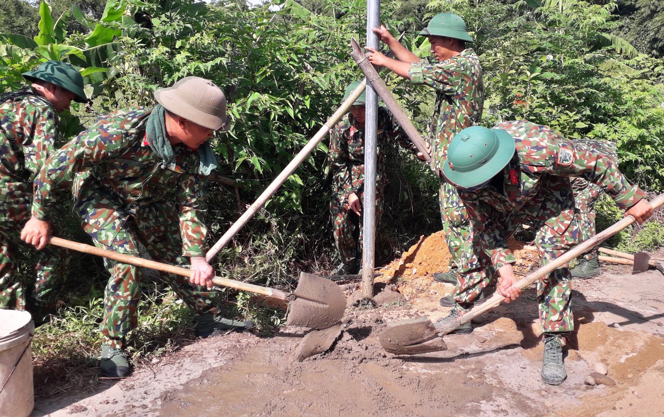 Nhiều hoạt động tình nguyện thiết thực tại xã miền núi Dương Hòa