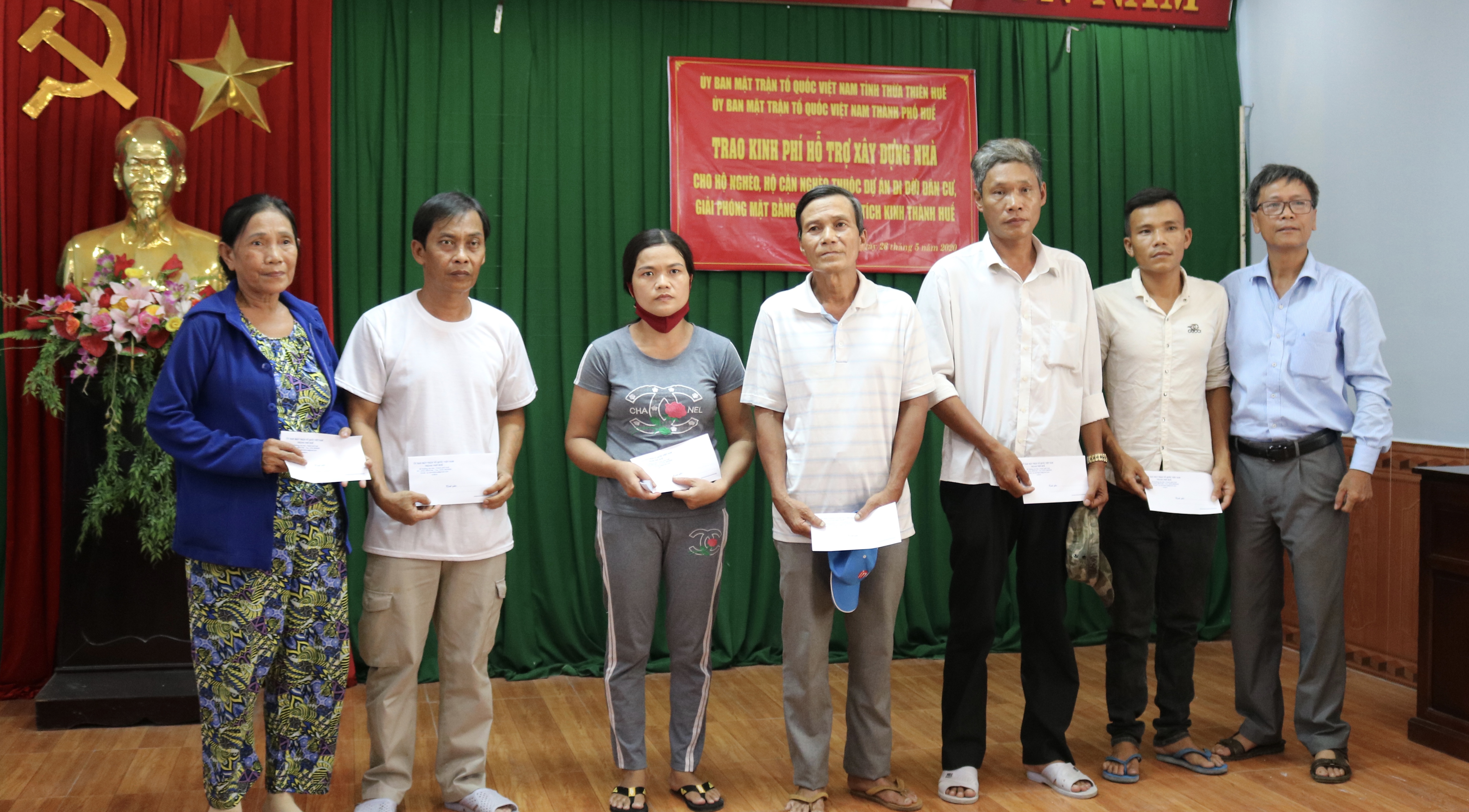 Hỗ trợ xây nhà cho 43 hộ nghèo, cận nghèo khu vực giải tỏa vùng Thượng Thành