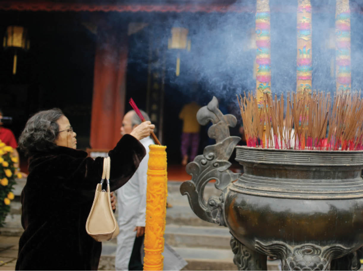Hương khói là nét đẹp văn hóa thiêng liêng cần phải được gìn giữ