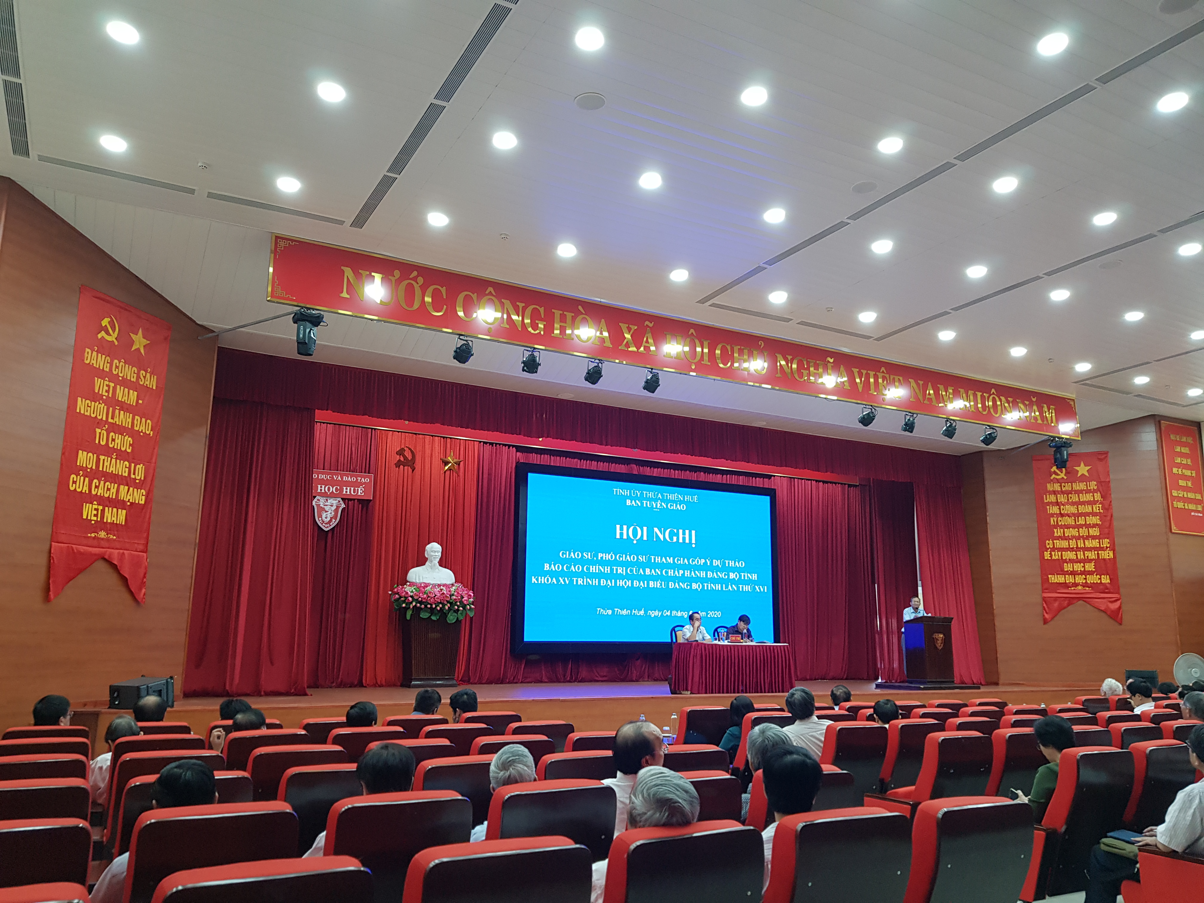 Hướng dẫn Nhân dân tham gia ý kiến vào dự thảo Báo cáo chính trị của Ban Chấp hành Đảng bộ tỉnh khóa XV