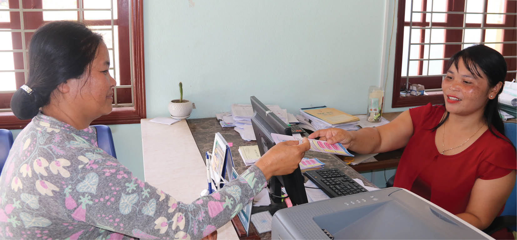 Lên A Lưới, gặp nhân viên đại lý thu Bảo hiểm xã hội tự nguyện