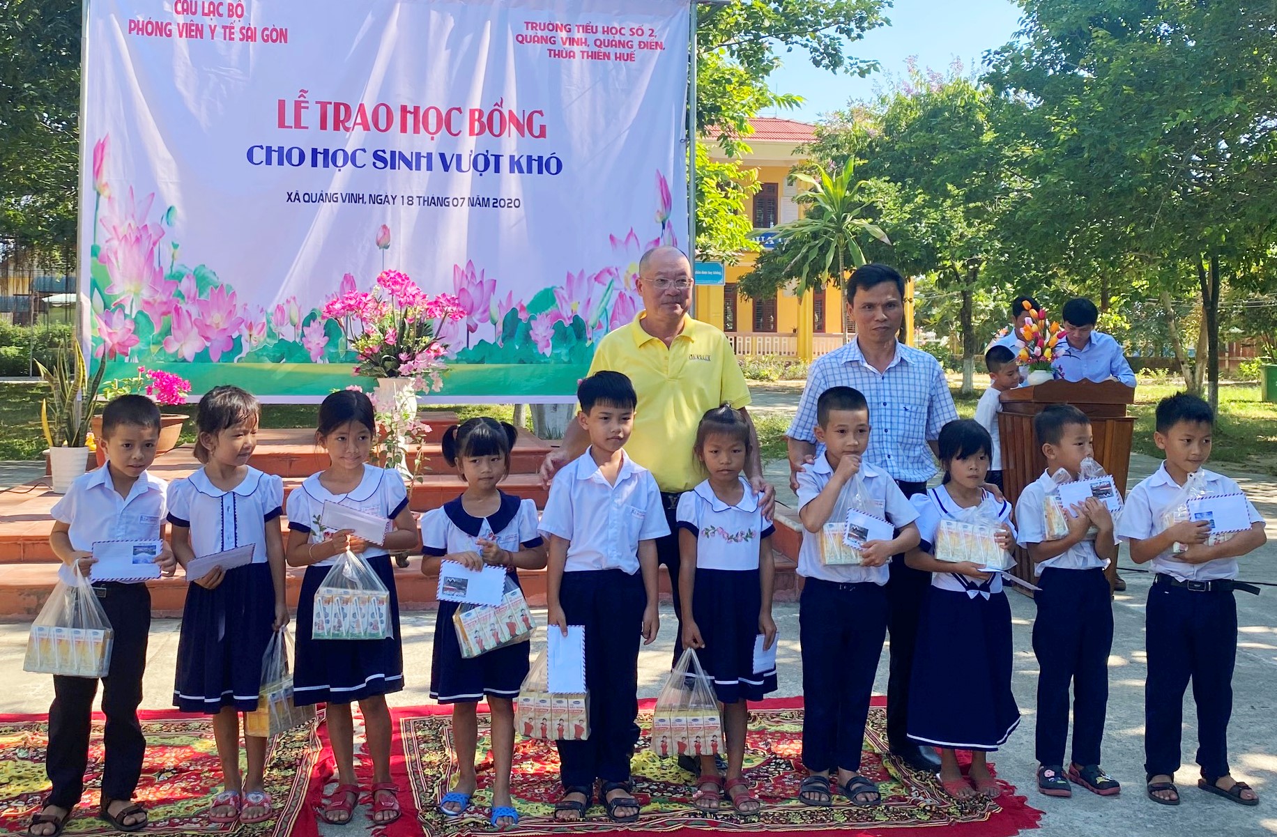 100 suất học bổng tặng học sinh nghèo vượt khó ở Quảng Điền