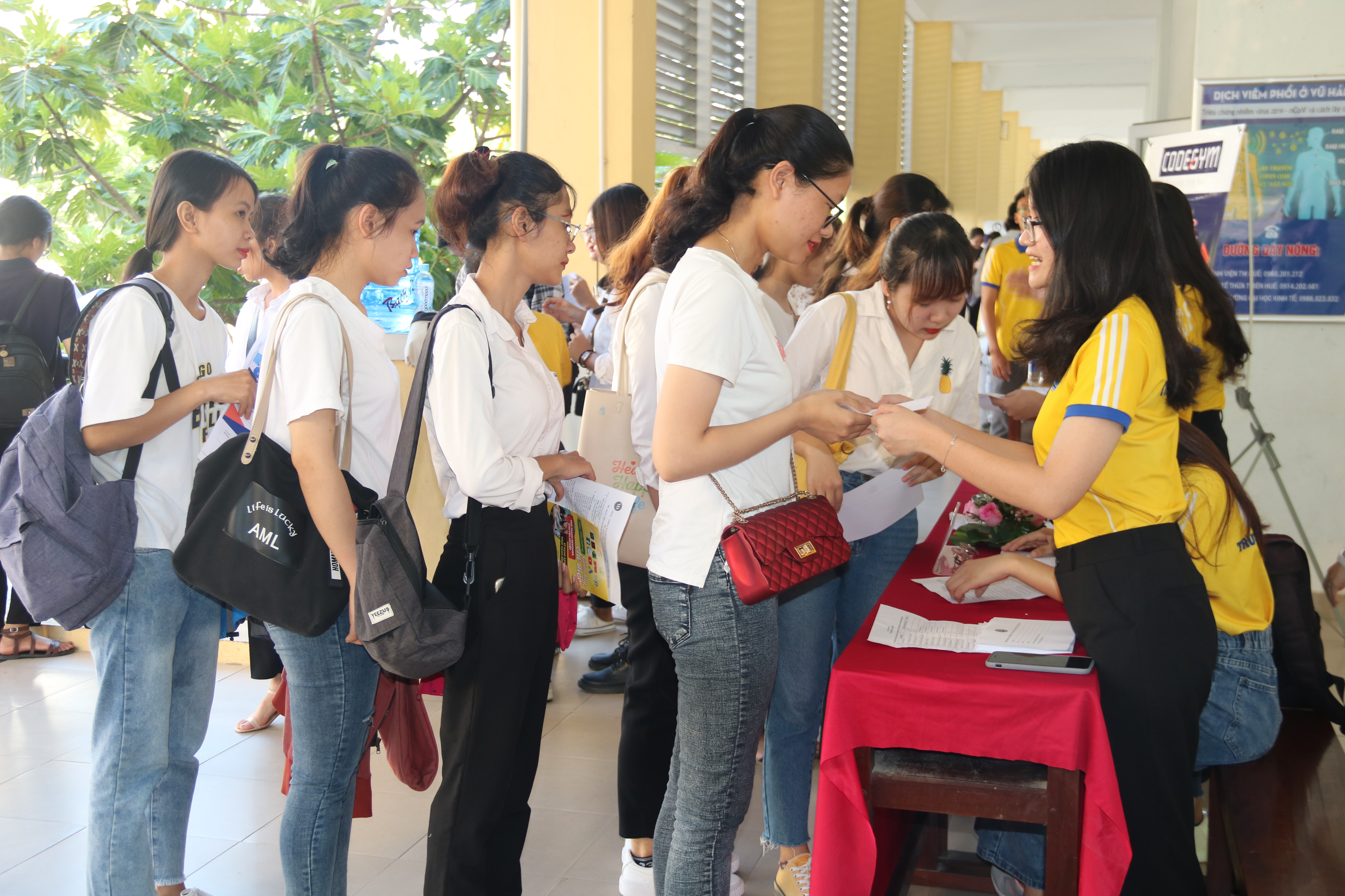 Hơn 630 chỉ tiêu tuyển dụng việc làm và thực tập sinh Trường đại học Kinh tế