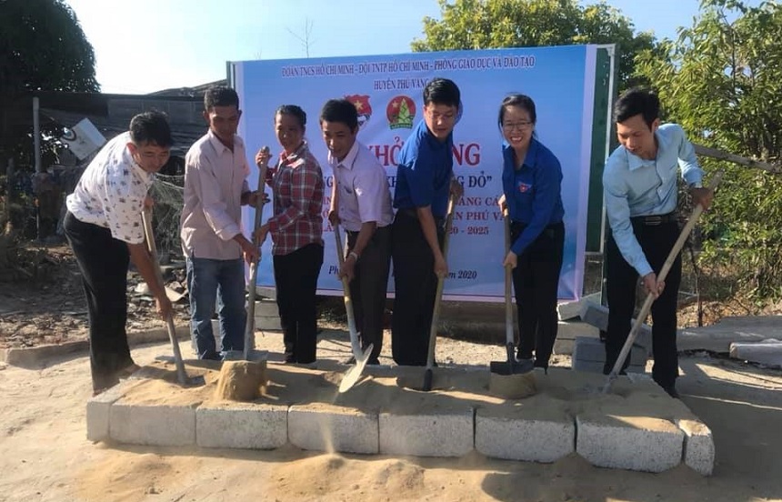 Khởi công ngôi nhà Khăn quàng đỏ cho 2 học sinh nghèo Phú Vang