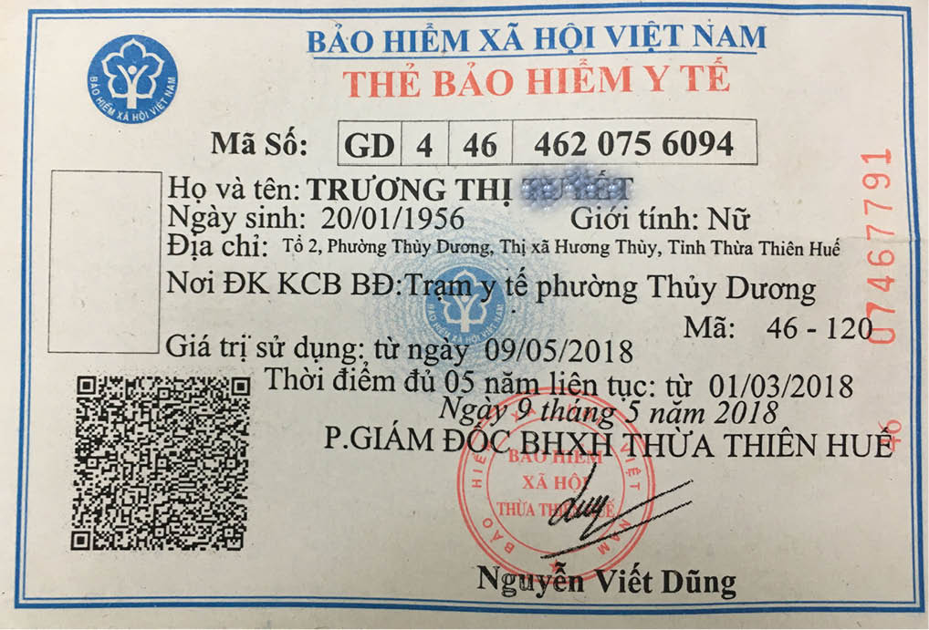 Bà sư già bị gãy tay  cái thẻ BHYT
