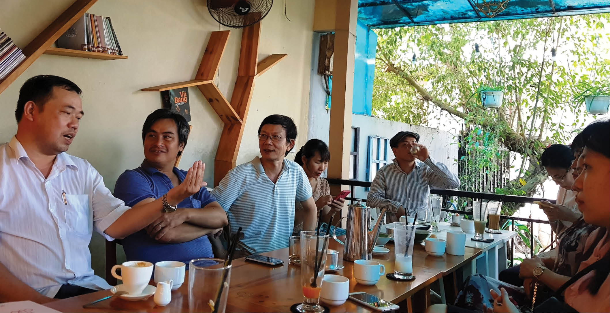 Không gian “cà phê bàn tròn”