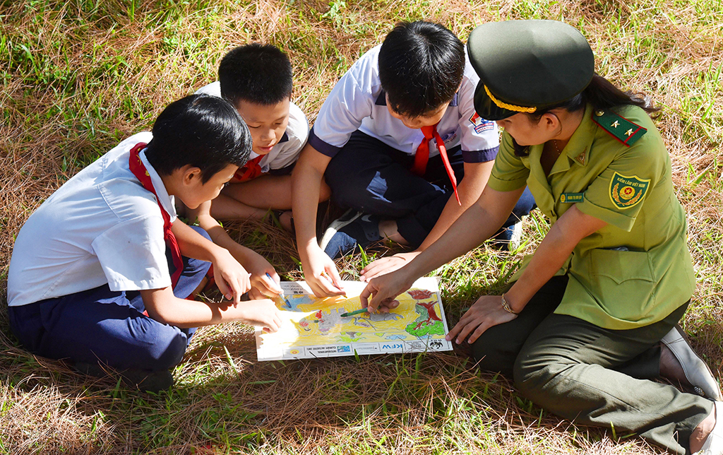 Children paint the environment