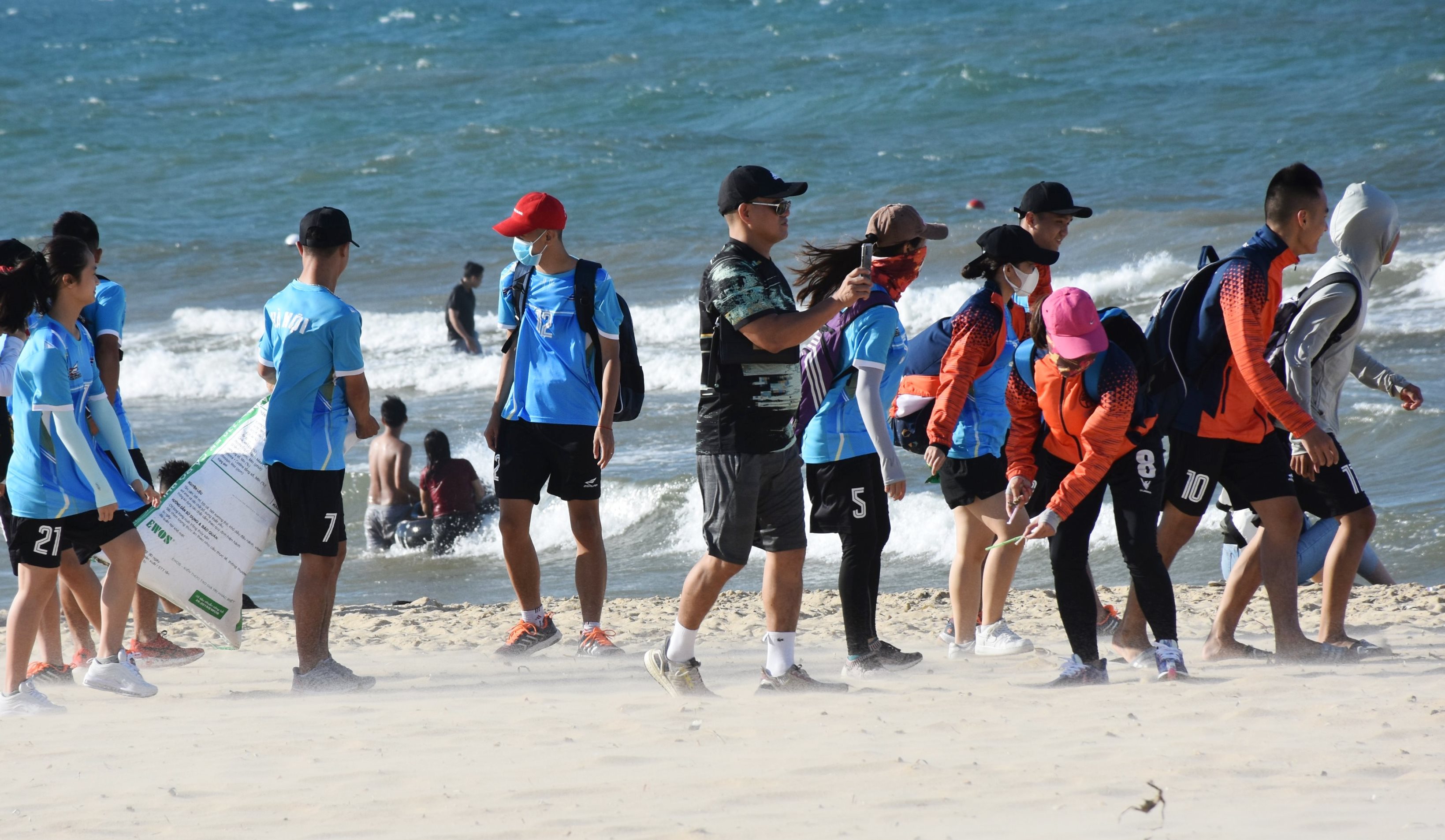 Tuyển đá cầu các tỉnh, thành hưởng ứng “Ngày Chủ nhật xanh”