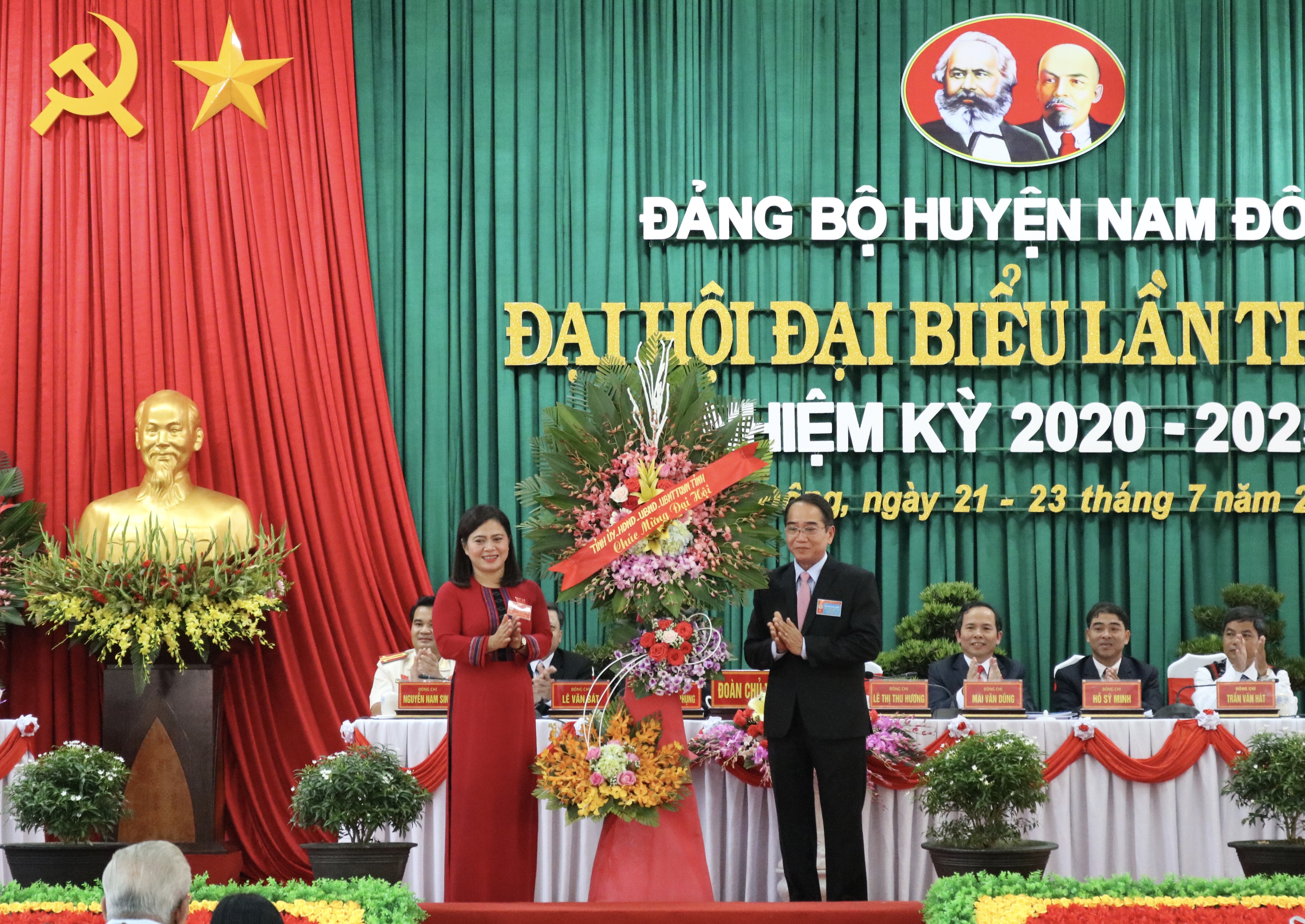 Xác định nông nghiệp là thế mạnh, khâu đột phá để phát triển kinh tế