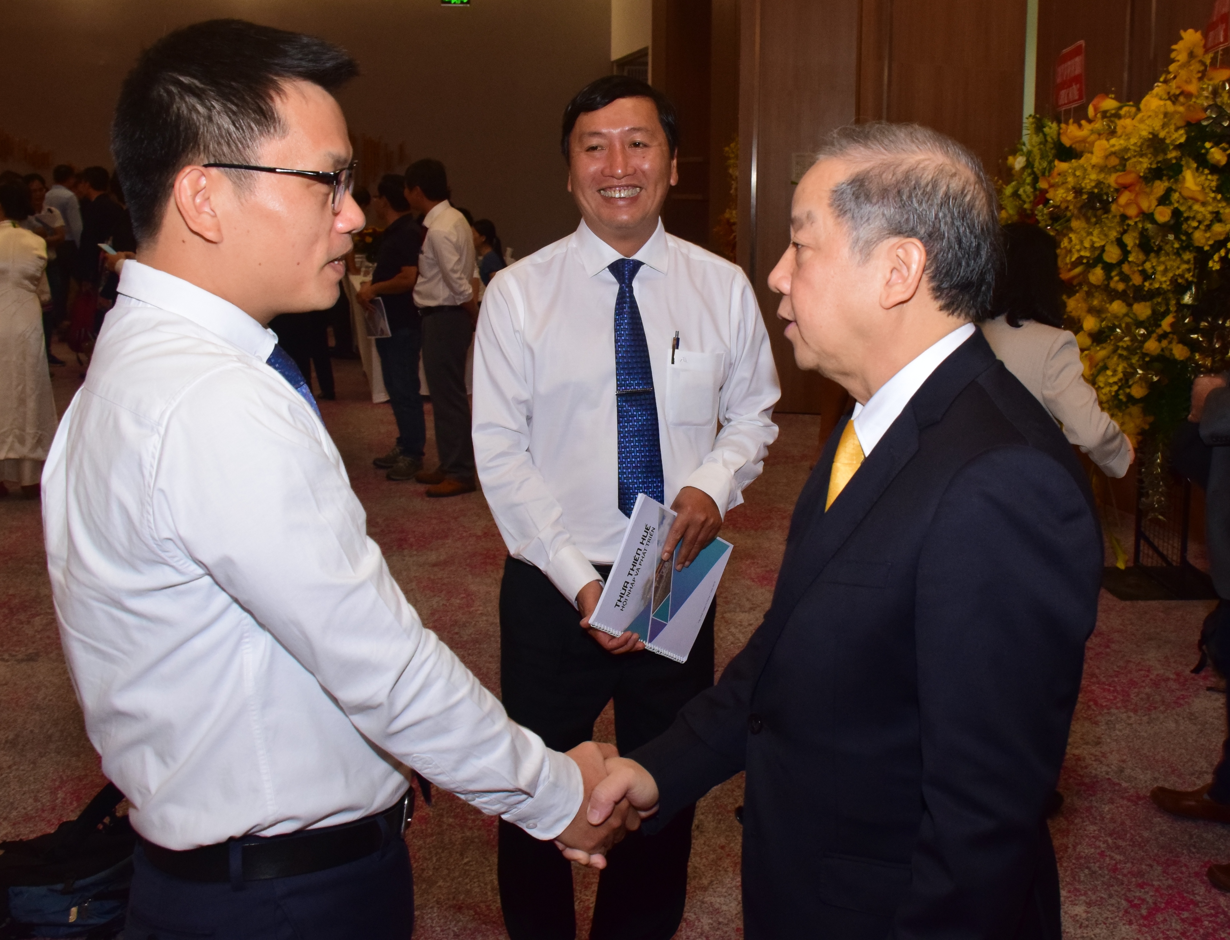 Chính quyền tỉnh luôn sát cánh, đồng hành cùng nhà đầu tư