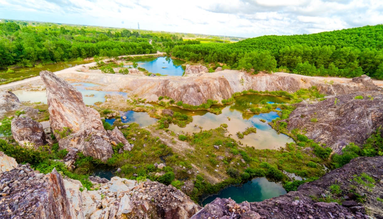 Thận trọng khi khám phá mỏ đá sét Hương An