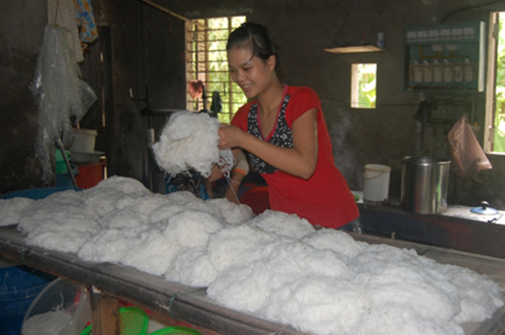 Tập huấn quản lý thực hành tốt cho 50 cơ sở sản xuất bún ở Hương Trà