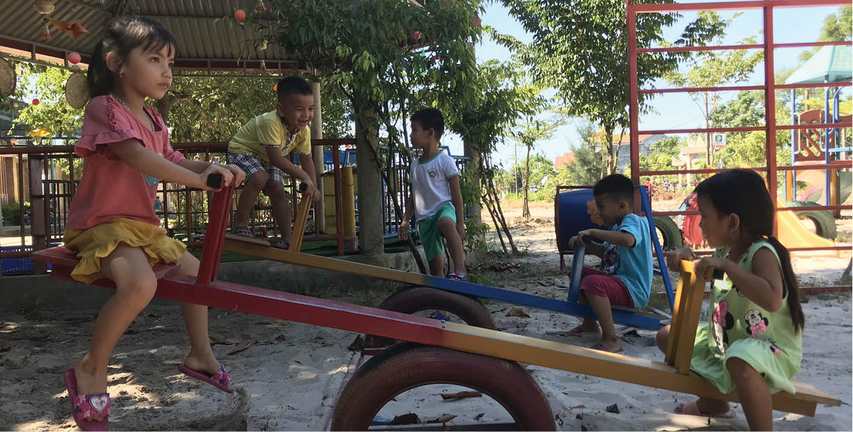 “Đến trường em nhé ”