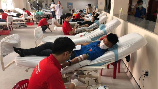 Hơn 100 bạn trẻ hiến máu tình nguyện