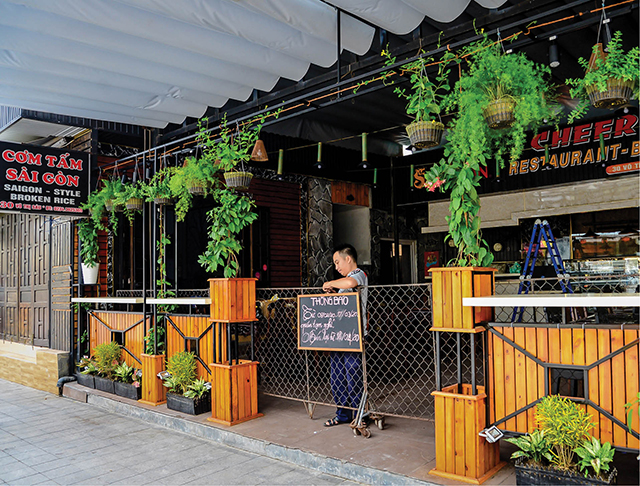 “Sống trong barie…”