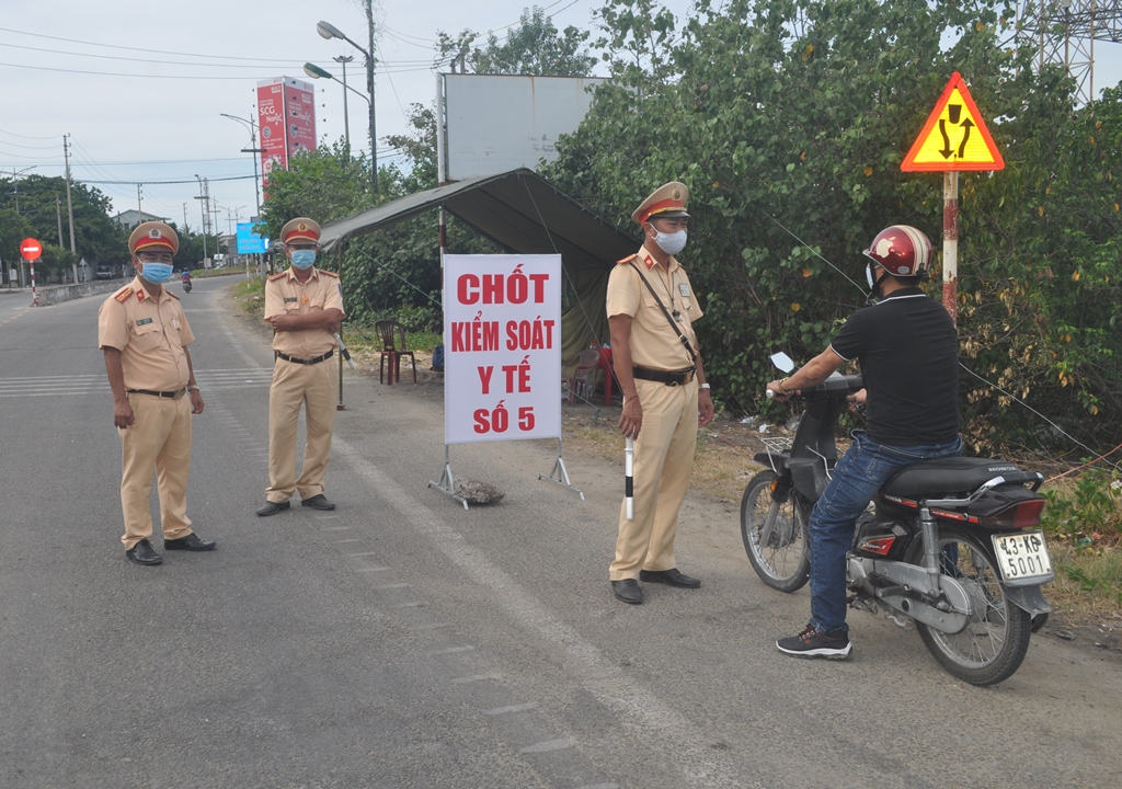 Chống dịch ở chốt chặn Phú Lộc