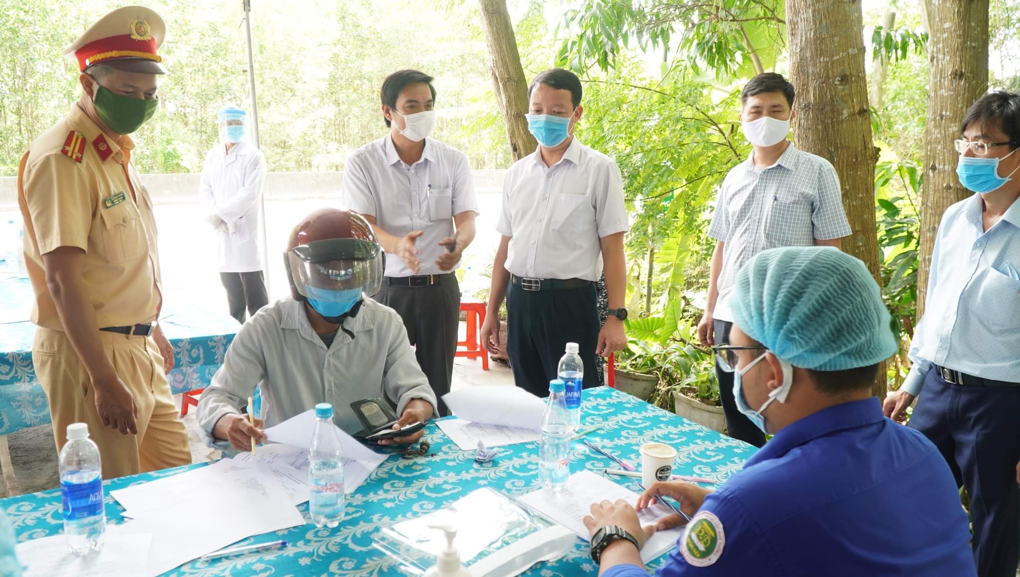 Người dân về từ vùng dịch phải khai báo y tế qua mạng trước 17 giờ hằng ngày