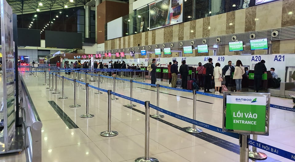 Hàng không ‘kiệt quệ’ trước thử thách kép