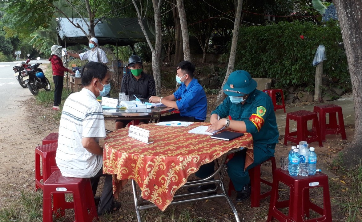 Phòng dịch COVID-19 bên cửa Tư Hiền