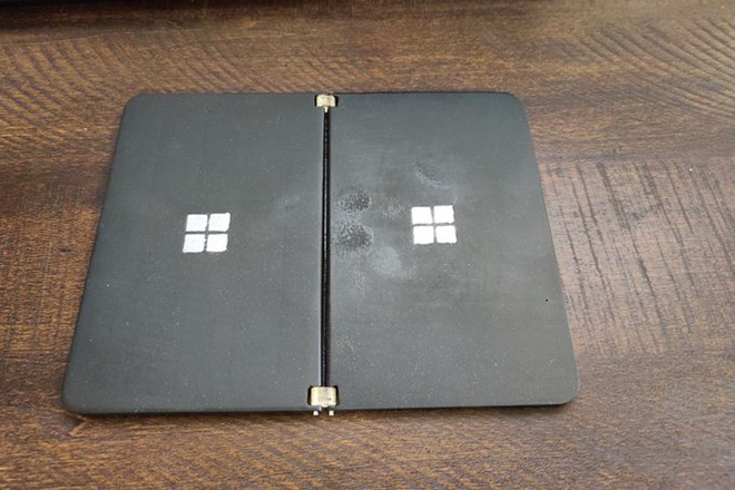 Dùng máy in 3D tự tạo mô hình Surface Duo