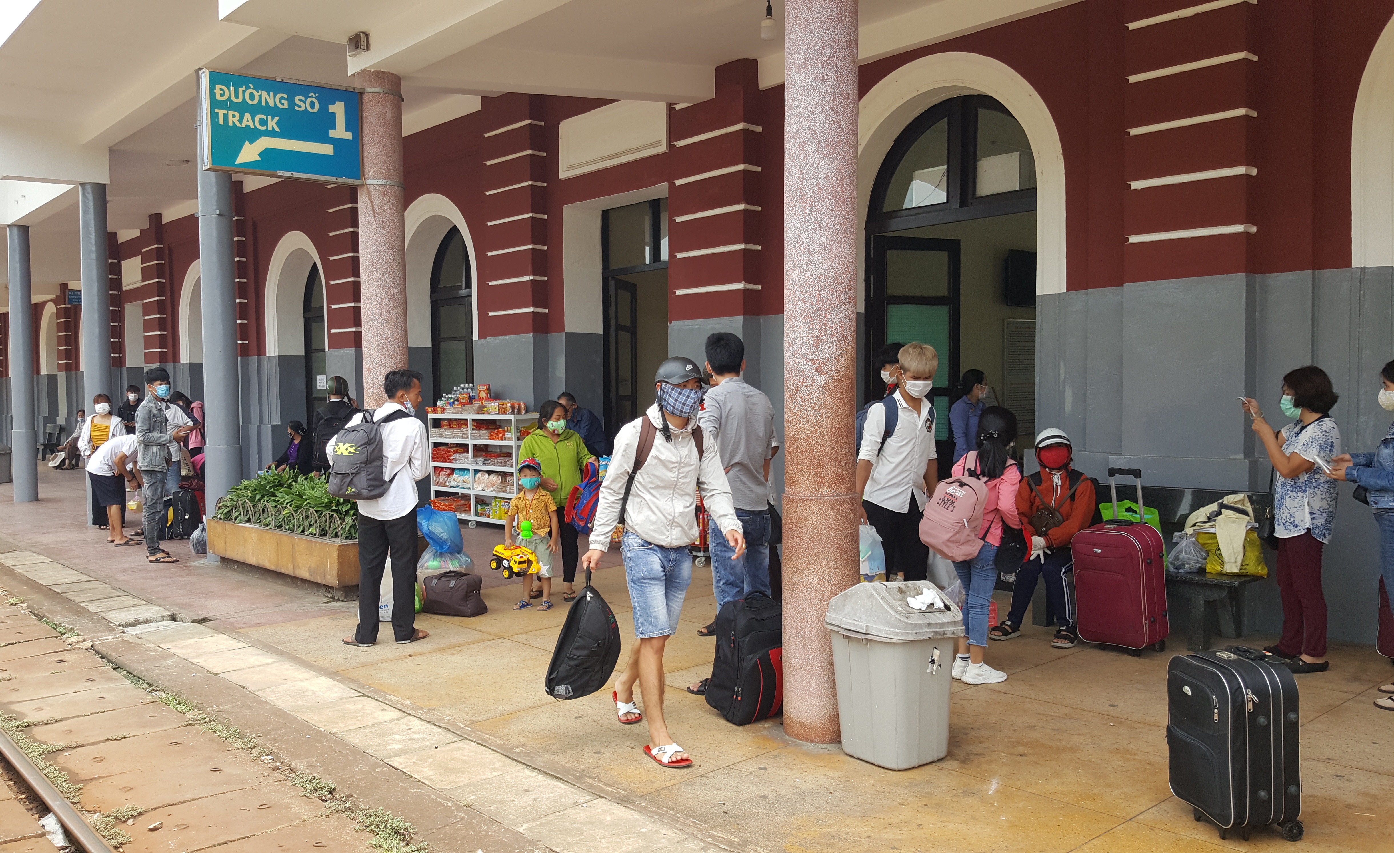 Kiểm soát dịch COVID-19 tại ga Huế