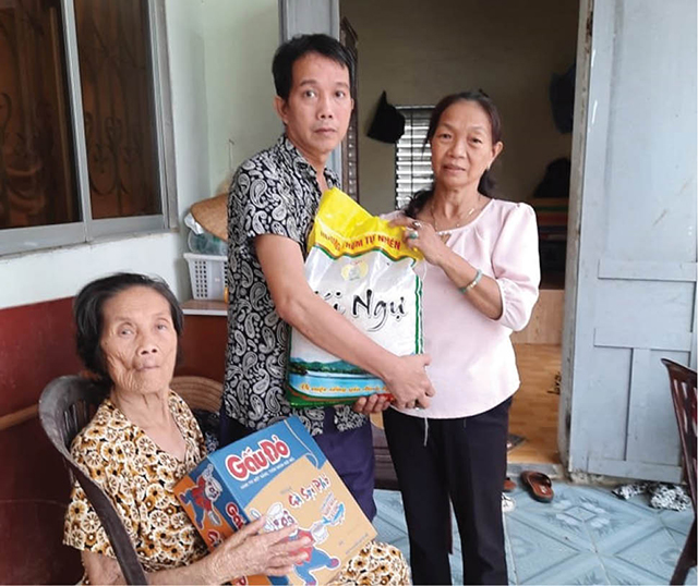 Dốc sức vì việc chung