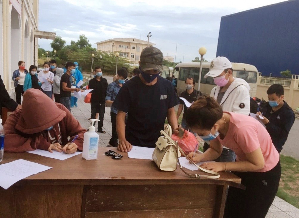 Tiếp tục tiếp đón công dân cách ly và chuẩn bị cho kỳ thi tốt nghiệp THPT